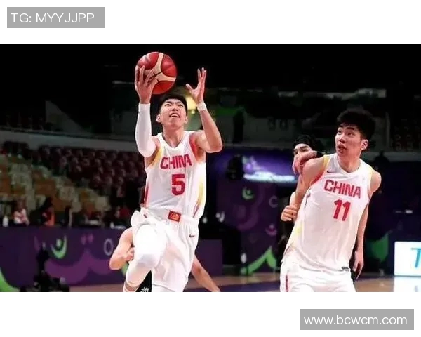 中国男篮与西班牙男篮激战正酣谁能在国际赛场上笑到最后